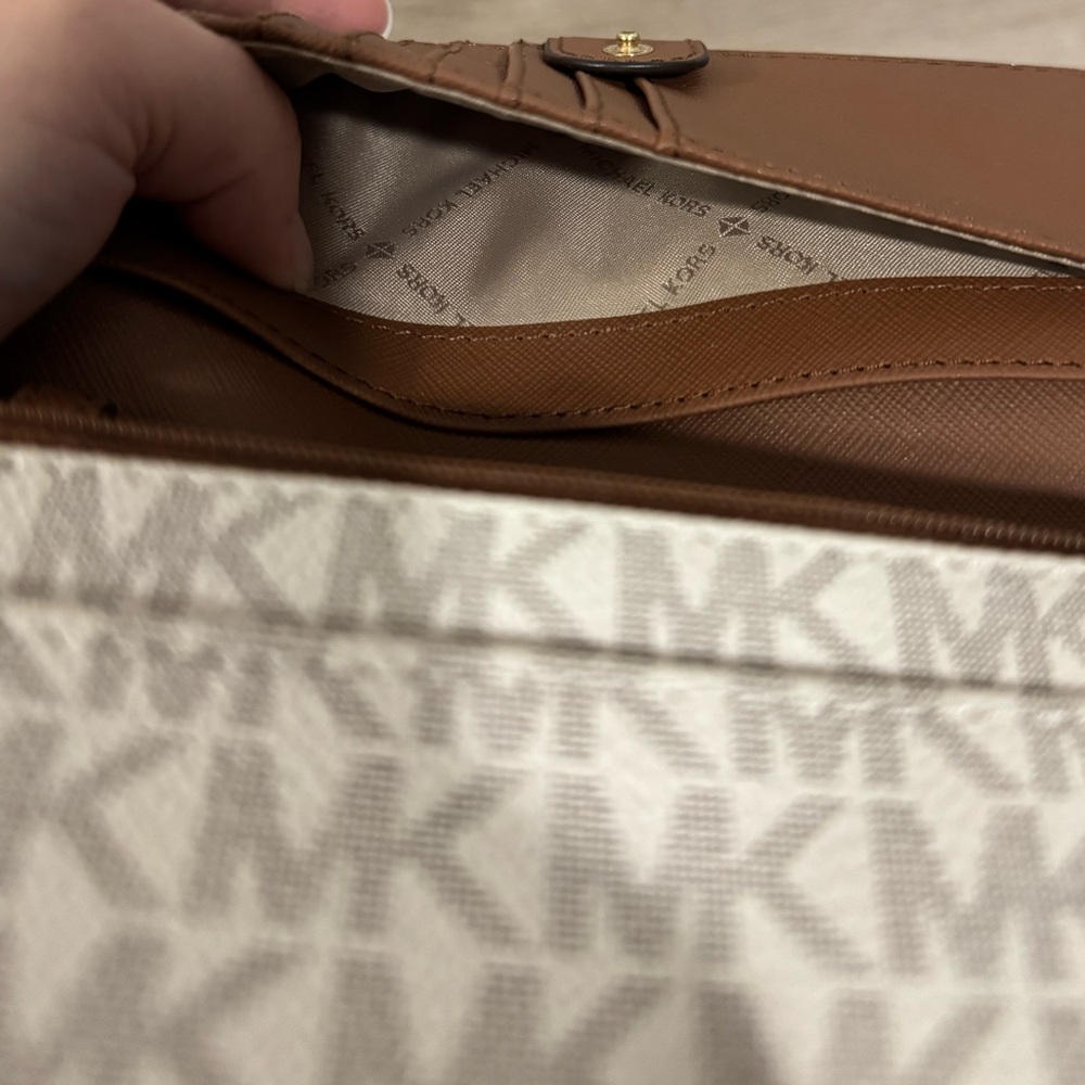 Michael Kors MK Signature Vanilla Crossbody Chain Strap Convertible Wallet Bag - Picture 6 of 9